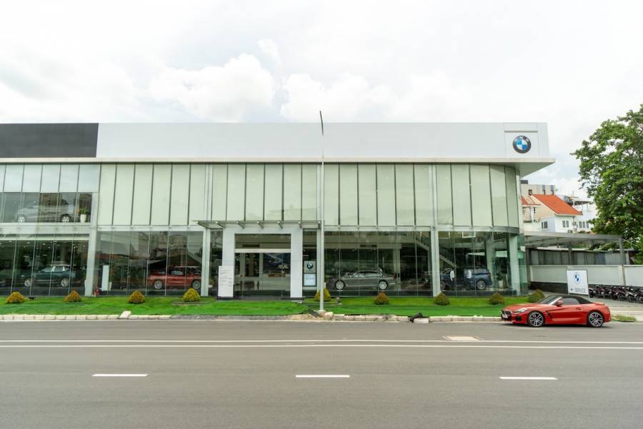 showroom BMW Nam Sài Gòn